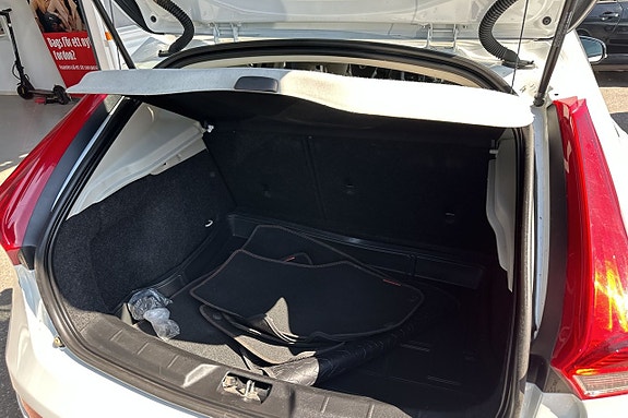 Volvo V40 18 of 30