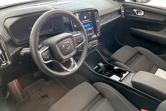 Volvo XC40 5 of 9