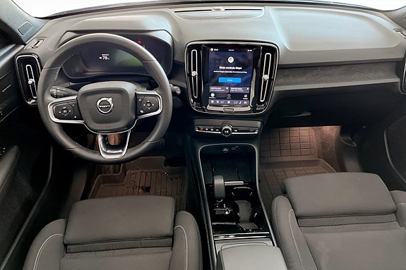 Volvo XC40 4 of 9