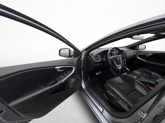 Volvo V40 8 of 25