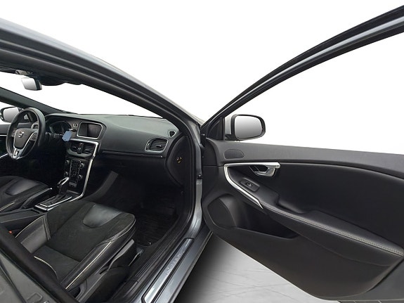 Volvo V40 12 of 25