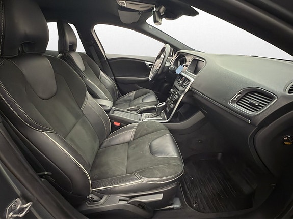 Volvo V40 11 of 25