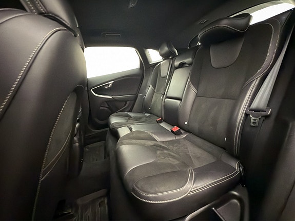 Volvo V40 13 of 25