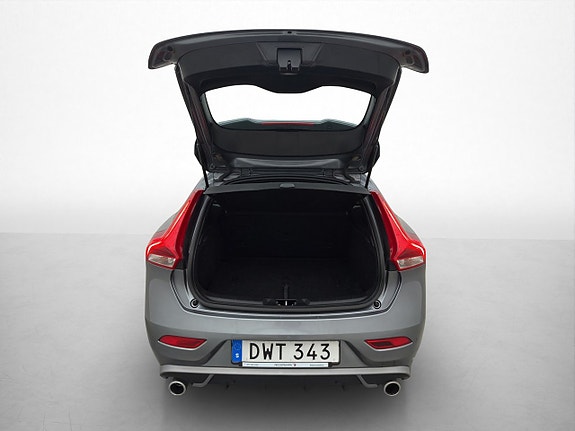 Volvo V40 25 of 25