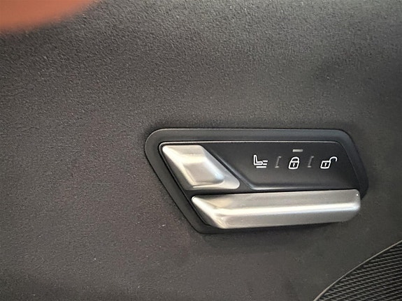 BMW iX3 11 of 15
