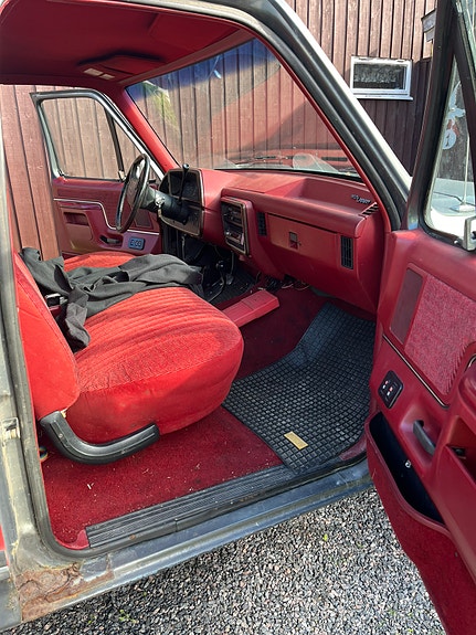 Ford F-250 3 of 5