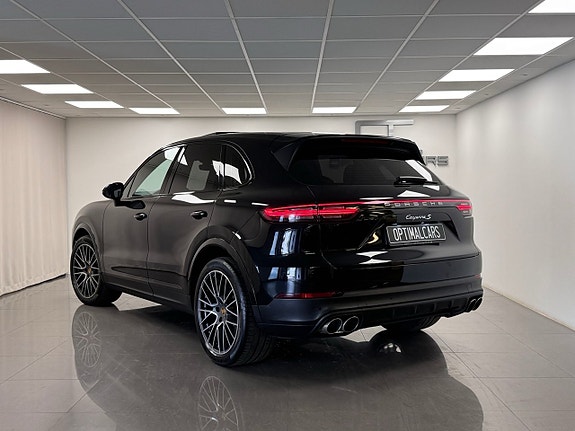 Porsche Cayenne S 10 of 16