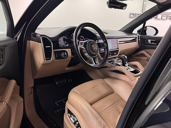 Porsche Cayenne S 3 of 5