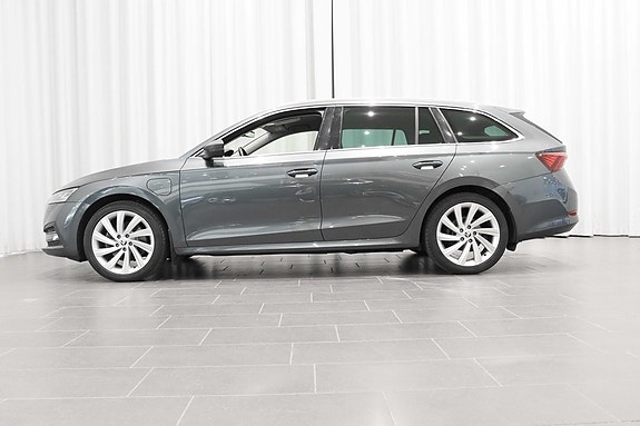 Skoda Octavia 2 of 5