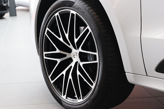 Porsche Macan 7 of 7