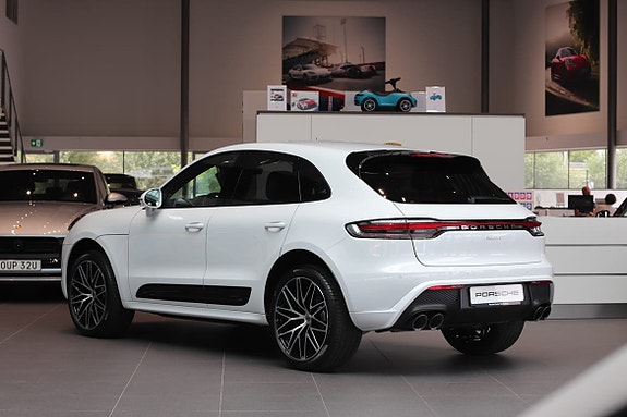 Porsche Macan 2 of 5
