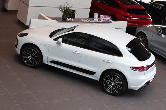 Porsche Macan 4 of 5