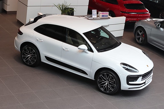 Porsche Macan 3 of 5