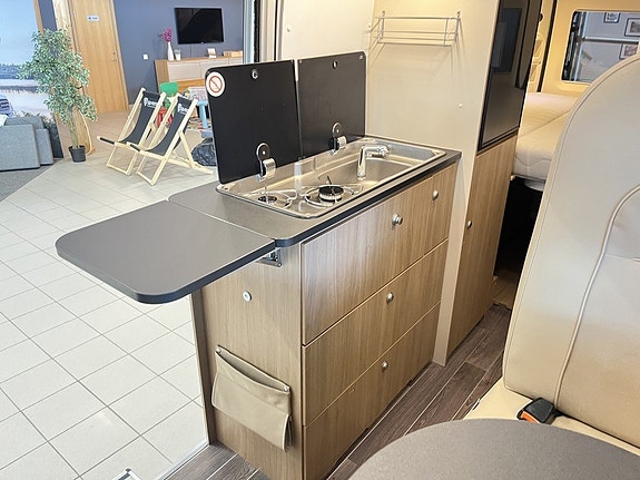 Adria TWIN 600 SP AXESS (AC+Solcell+3 500kg+6m+Cykelställ) 14 of 25