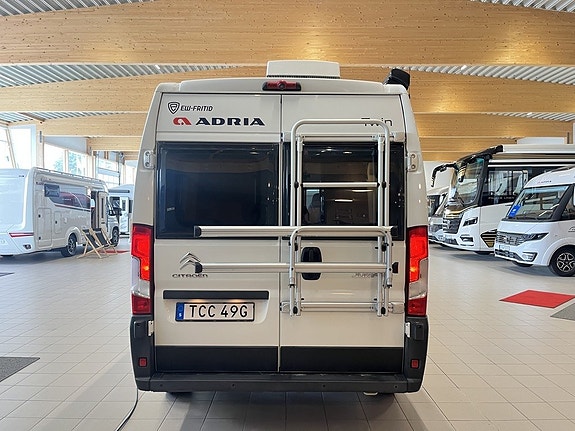 Adria TWIN 600 SP AXESS (AC+Solcell+3 500kg+6m+Cykelställ) 5 of 25