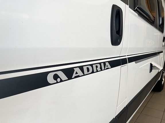 Adria TWIN 600 SP AXESS (AC+Solcell+3 500kg+6m+Cykelställ) 24 of 25