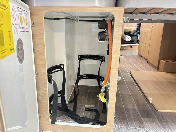Adria TWIN 600 SP AXESS (AC+Solcell+3 500kg+6m+Cykelställ) 8 of 25