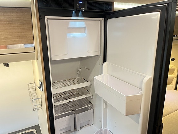 Adria TWIN 600 SP AXESS (AC+Solcell+3 500kg+6m+Cykelställ) 16 of 25