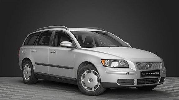 Volvo V50 3 of 5