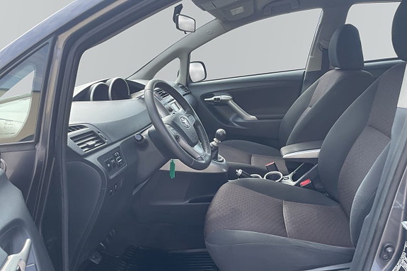 Toyota Verso 12 of 23