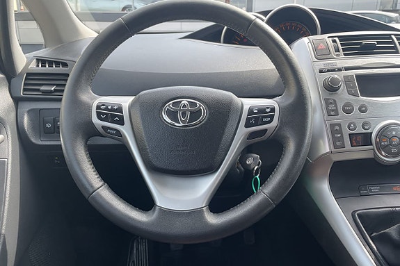 Toyota Verso 13 of 23