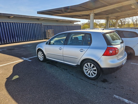 Volkswagen Golf V 2 of 7