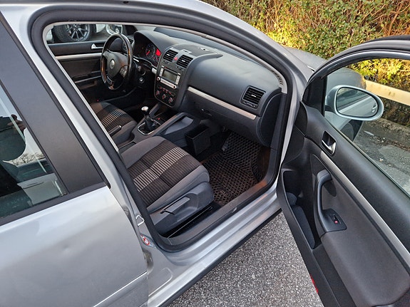 Volkswagen Golf V 7 of 7