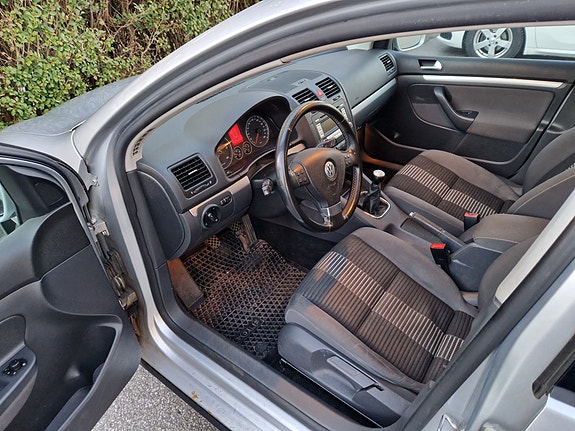 Volkswagen Golf V 5 of 7