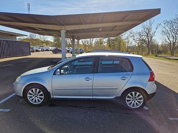 Volkswagen Golf V 3 of 7