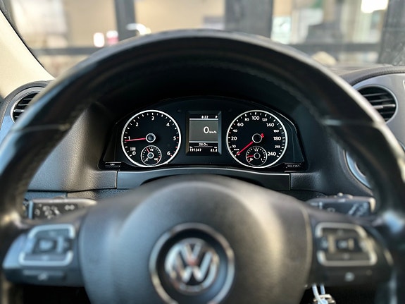 Volkswagen Tiguan 12 of 25