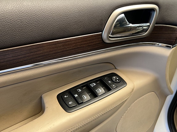 Jeep Grand Cherokee 10 of 23