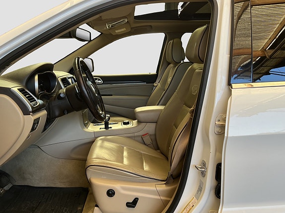 Jeep Grand Cherokee 11 of 23