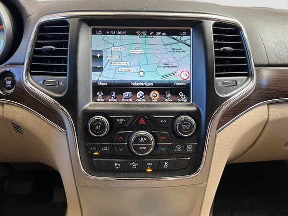 Jeep Grand Cherokee 16 of 23
