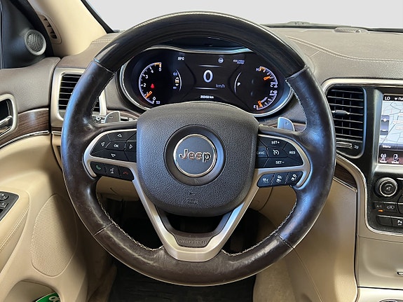 Jeep Grand Cherokee 12 of 23