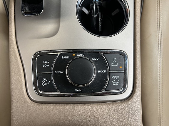 Jeep Grand Cherokee 15 of 23