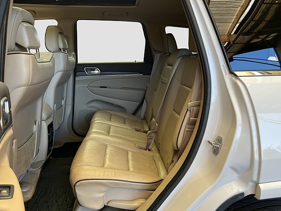 Jeep Grand Cherokee 21 of 23