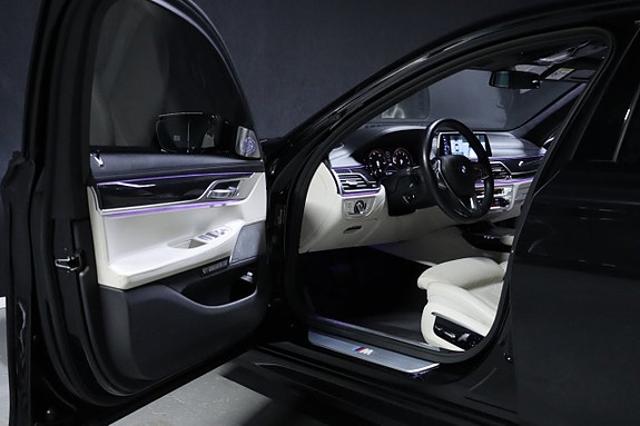 BMW 750Li 13 of 30