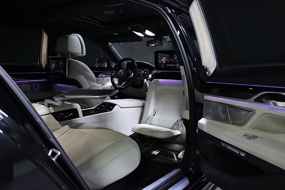 BMW 750Li 19 of 30