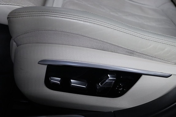 BMW 750Li 15 of 30