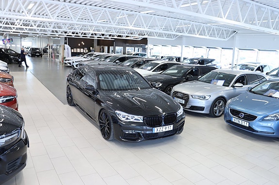 BMW 750Li 3 of 5