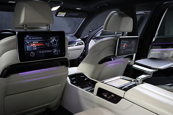 BMW 750Li 17 of 30