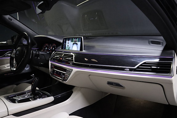 BMW 750Li 27 of 30