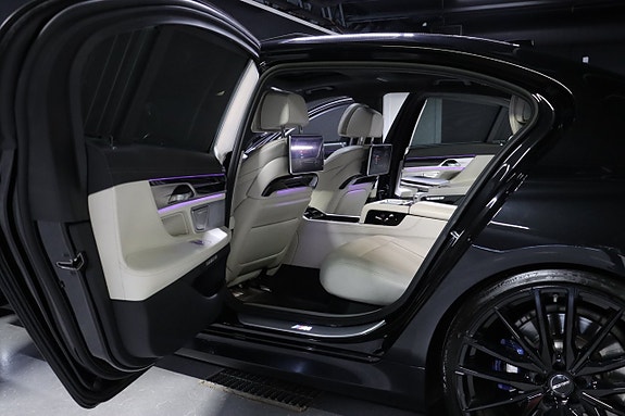 BMW 750Li 16 of 30