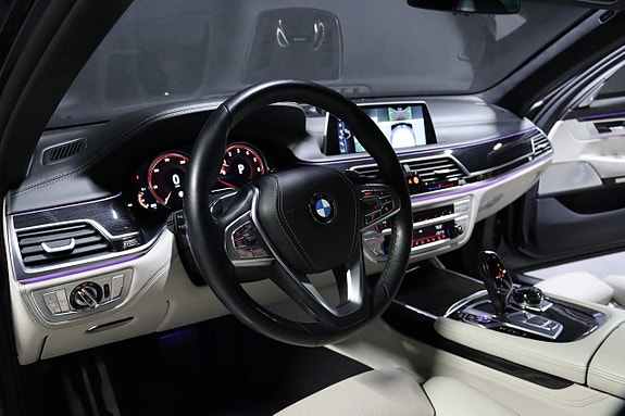 BMW 750Li 14 of 30