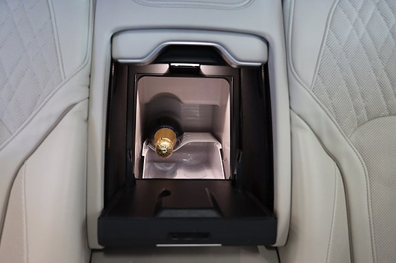 BMW 750Li 25 of 30