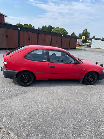 Toyota Corolla 2 of 5