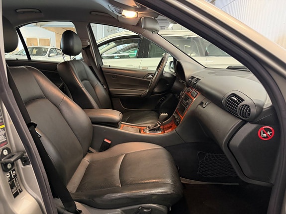 Mercedes-Benz C180 18 of 30