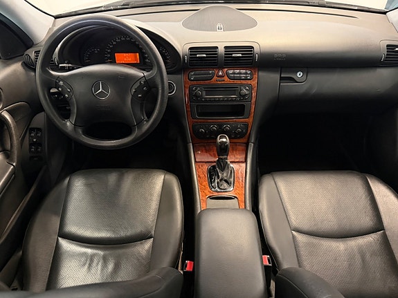 Mercedes-Benz C180 14 of 30