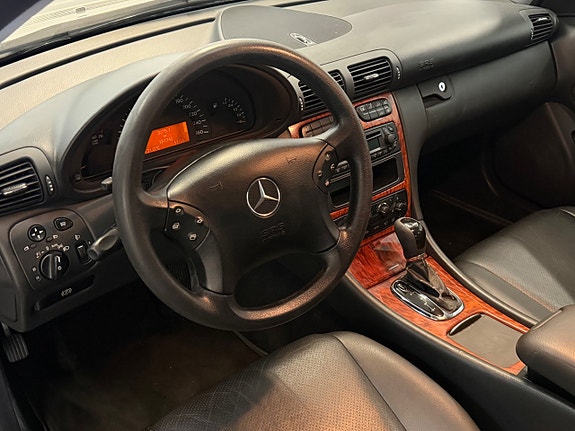 Mercedes-Benz C180 11 of 30