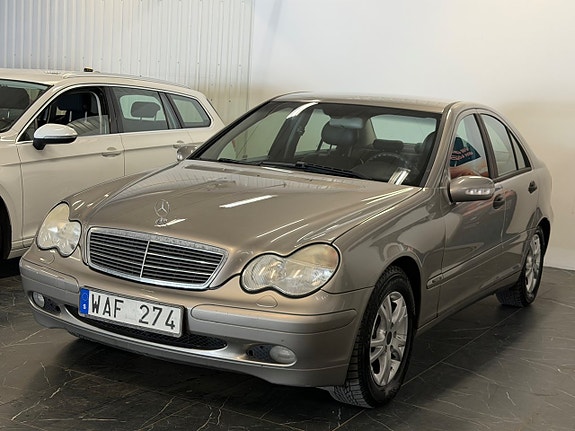 Mercedes-Benz C180 3 of 30